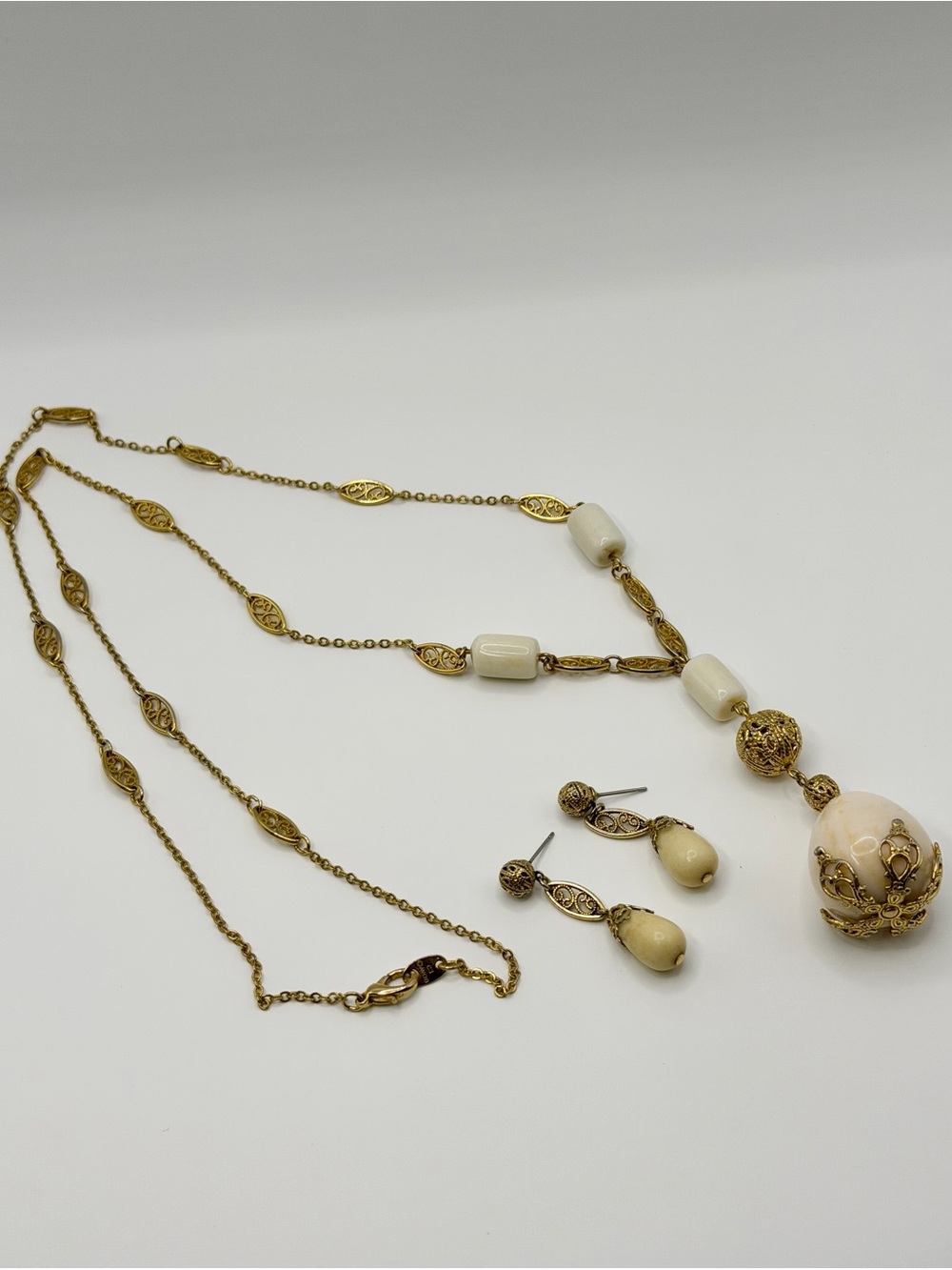 Avon Gold-Tone Necklace & Cream Bead Pendant with Matching Earrings